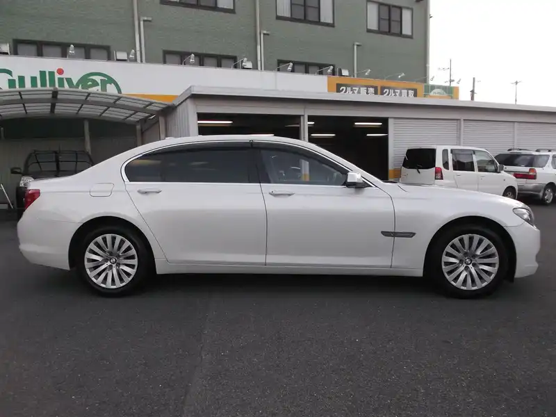 10093012 | カタログ画像：７シリーズ（7 SERIES） ７５０Ｌｉ 2014年8月 CBA-YE44 4400cc アルピン・ホワイトⅢorミネラル・ホワイト・メタリック 外装