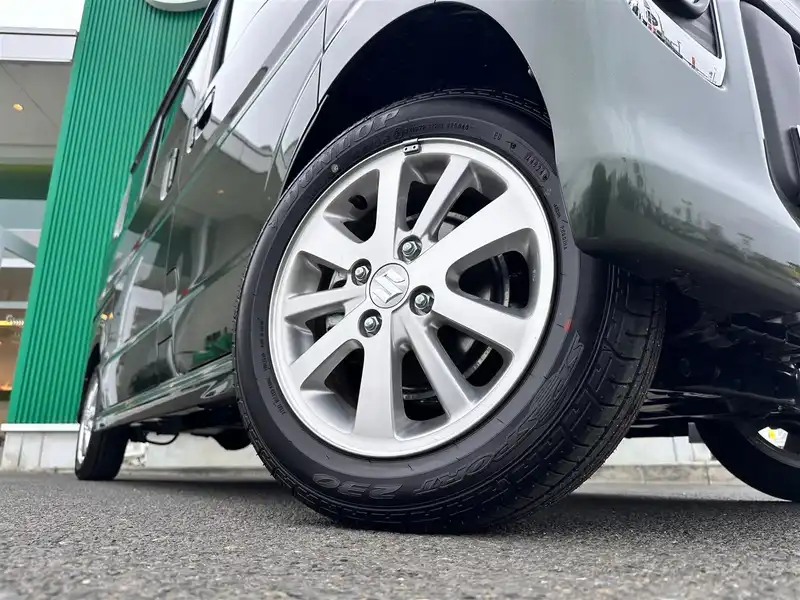 カタログ画像：エブリイワゴン（EVERY WAGON） ＰＺターボスペシャル 標準ルーフ 2024年2月 3BA-DA17W 660cc ブルーイッシュブラックパール３ 燃費15.1km / l タイヤ