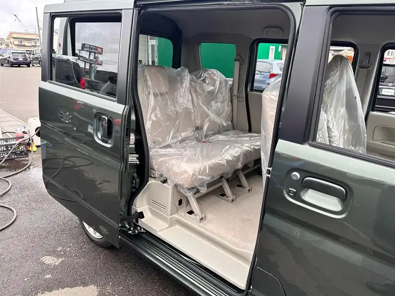 カタログ画像：エブリイワゴン（EVERY WAGON） ＰＺターボスペシャル 標準ルーフ 2024年2月 3BA-DA17W 660cc ブルーイッシュブラックパール３ 燃費15.1km / l 内装