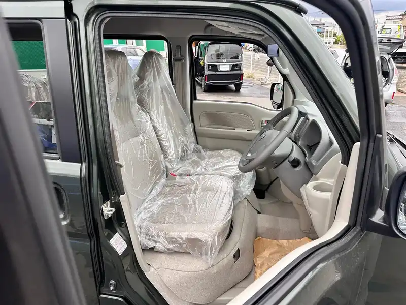 カタログ画像：エブリイワゴン（EVERY WAGON） ＰＺターボスペシャル 標準ルーフ 2024年2月 3BA-DA17W 660cc ブルーイッシュブラックパール３ 燃費15.1km / l 内装
