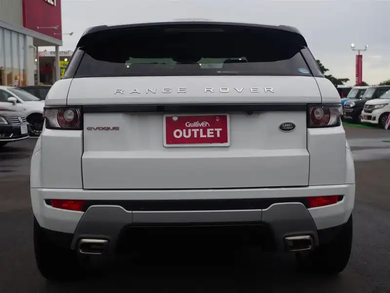 カタログ画像：レンジローバーイヴォーク（RANGE ROVER EVOQUE） ダイナミック 2015年4月 CBA-LV2A 2000cc フジ・ホワイト 燃費10.6km / l バック