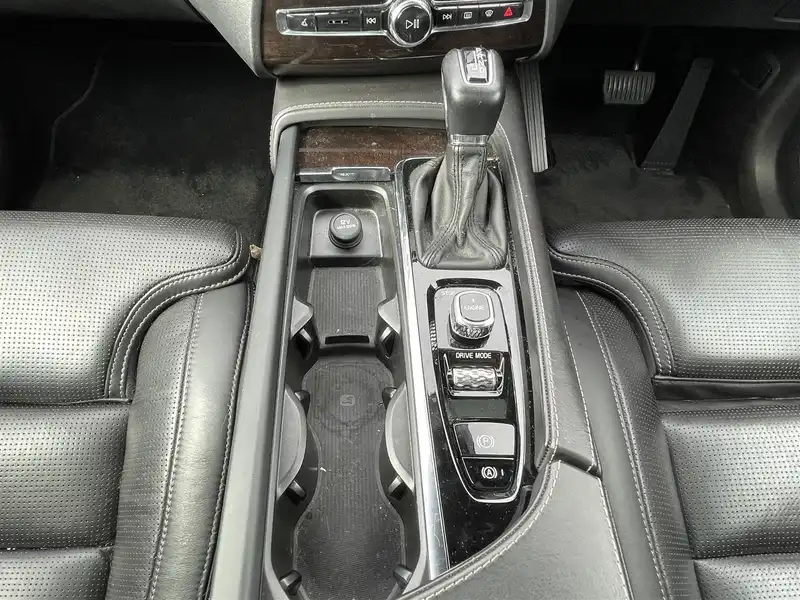 カタログ画像：ＸＣ９０（XC90） Ｔ８ ツインエンジン ＡＷＤ エクセレンス 2018年8月 DLA-LB420XCPA 2000cc アイスホワイト 燃費13.7km / l フロント