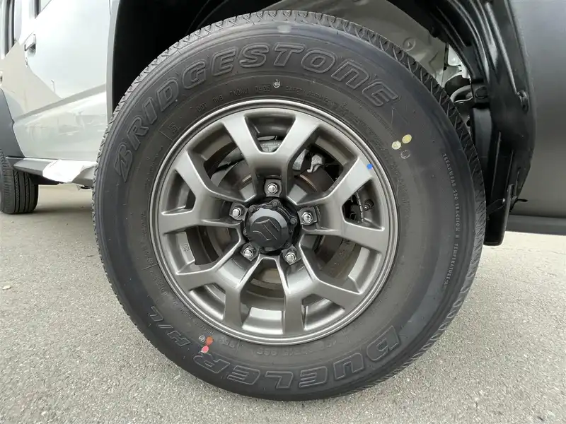 カタログ画像：ジムニー（JIMNY） ＸＧ 2025年11月 3BA-JB64W 660cc 燃費14.3km / l タイヤ