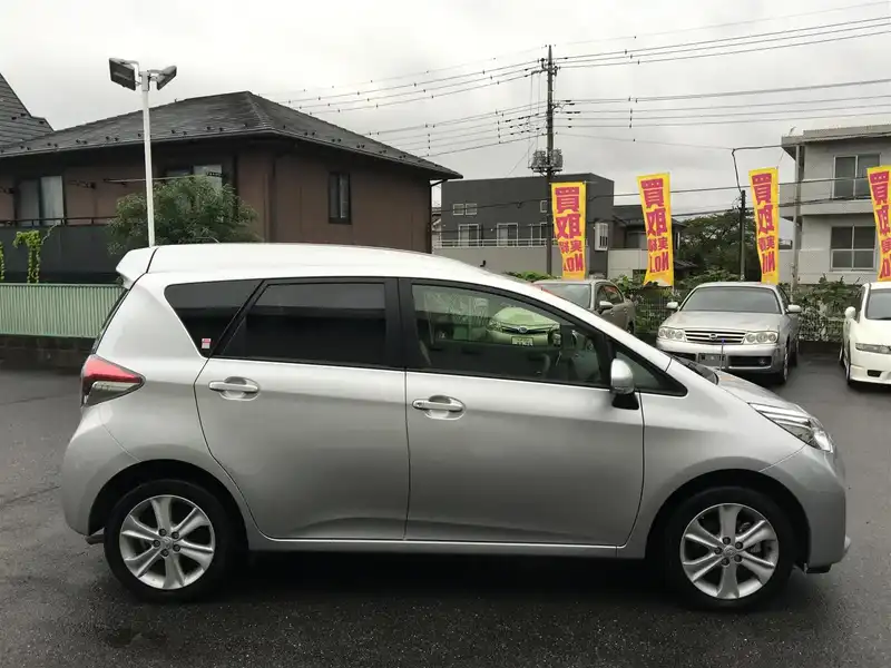 カタログ画像：ラクティス（RACTIS） Ｇ 車いす仕様車（タイプＩ） 2014年5月 DBA-NCP122 1500cc シルバーメタリック 燃費19.0km / l 外装