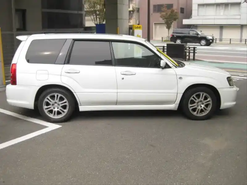 カタログ画像：フォレスター（FORESTER） クロススポーツ２．０ｉ 2004年2月 TA-SG5 2000cc 燃費12.2km / l  メイン