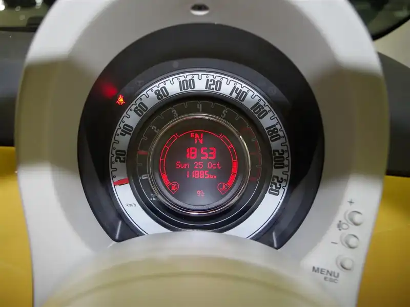 カタログ画像：５００（500） オーソレミオ 2013年4月 ABA-31209 900cc カントリーポリタンイエロー 燃費24.0km / l 内装