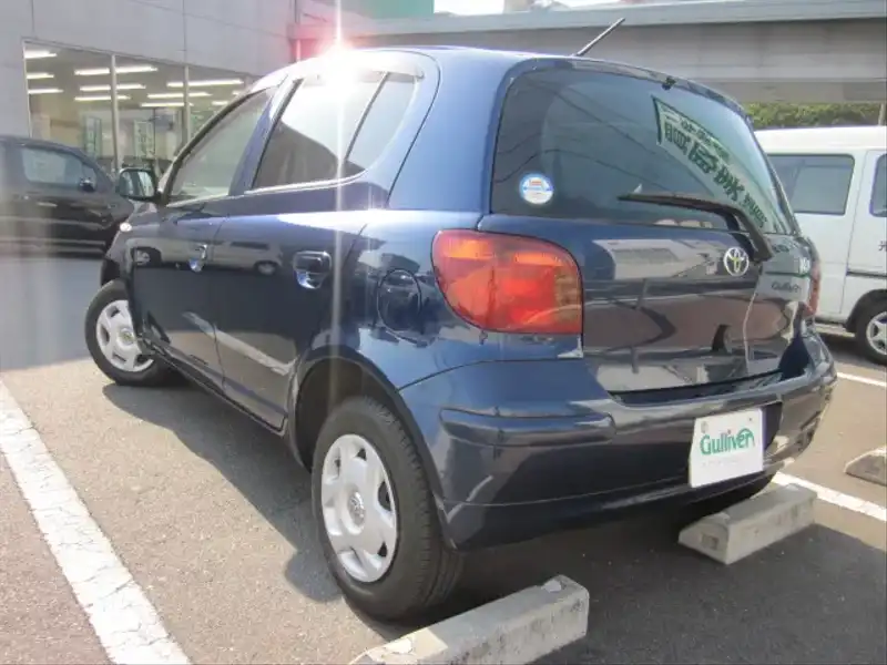 カタログ画像：ヴィッツ（VITZ） Ｆ Ｌパッケージ 2002年12月 UA-NCP15 1300cc ダークブルーマイカメタリック 燃費16.6km / l  バック