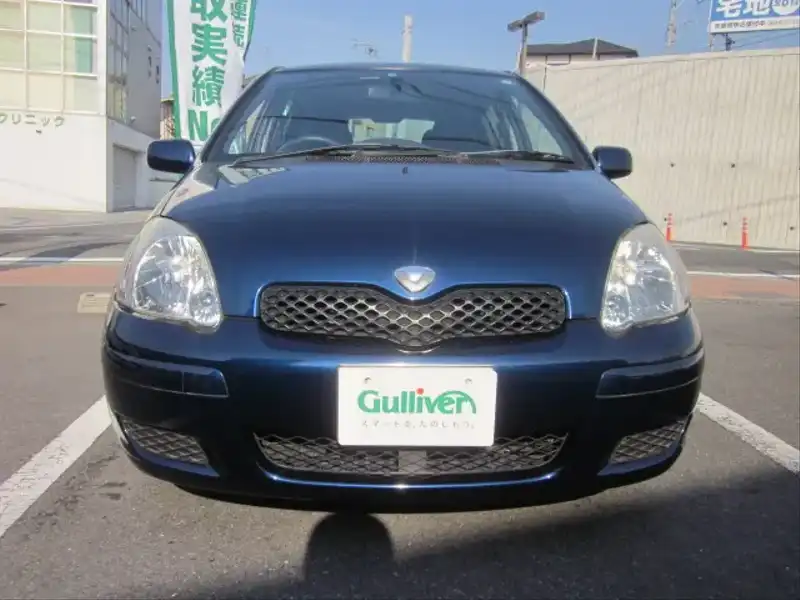 カタログ画像：ヴィッツ（VITZ） Ｆ Ｌパッケージ 2004年2月 CBA-SCP10 1000cc ダークブルーマイカメタリック 燃費21.5km / l  フロント