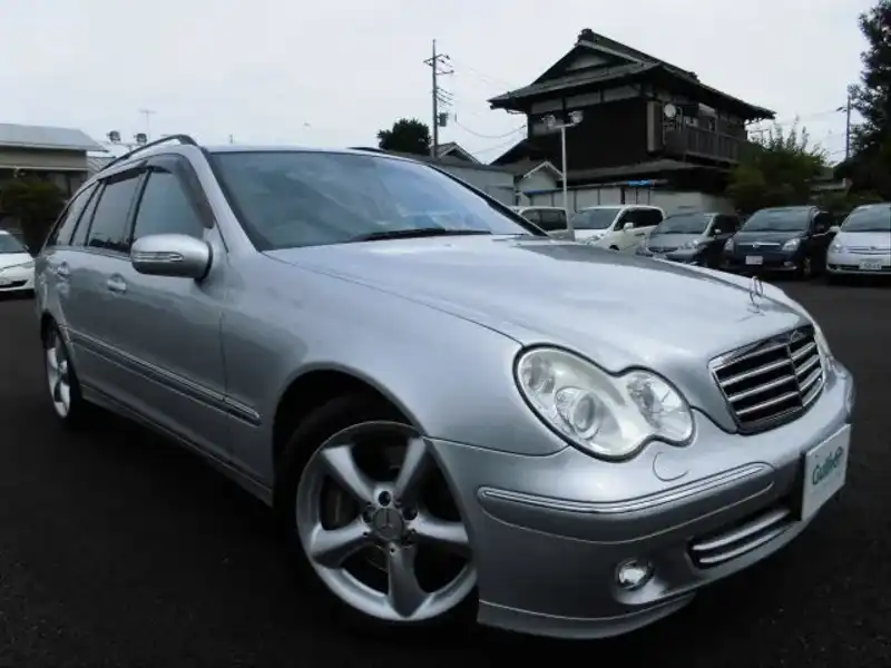 カタログ画像：Ｃクラスステーションワゴン（C-CLASS STATIONWAGON） Ｃ２３０ ステーションワゴン アバンギャルド 2005年8月 DBA-203252 2500cc キューバナイトシルバー（Ｍ）orイリジウムシルバー（Ｍ） 燃費10.0km / l  メイン（その他）