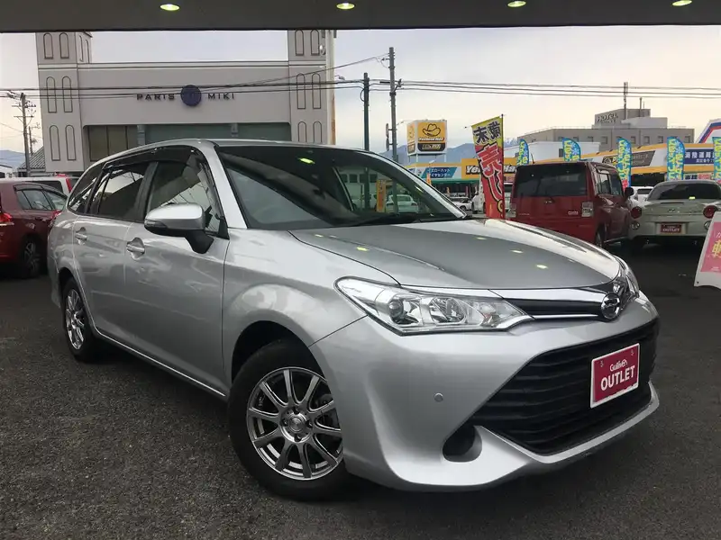 カタログ画像：カローラフィールダー（COROLLA FIELDER） １．５Ｘ 2015年4月 DBA-NZE161G 1500cc シルバーメタリック 燃費17.6km / l メイン