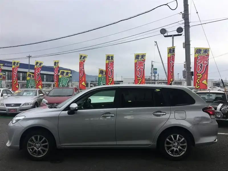 カタログ画像：カローラフィールダー（COROLLA FIELDER） １．５Ｘ 2015年4月 DBA-NZE161G 1500cc シルバーメタリック 燃費17.6km / l 外装