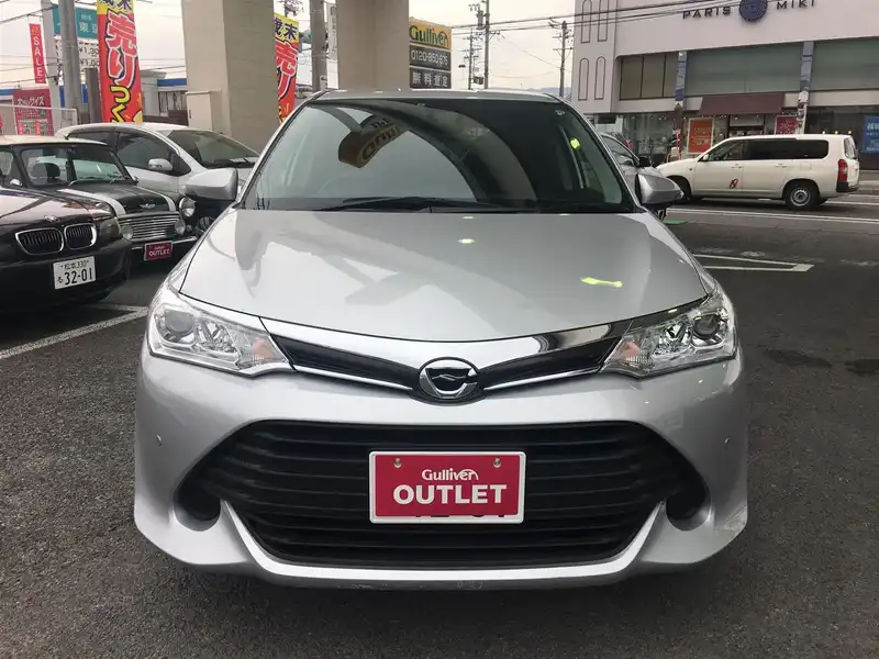 カタログ画像：カローラフィールダー（COROLLA FIELDER） １．５Ｘ 2015年4月 DBA-NZE161G 1500cc シルバーメタリック 燃費17.6km / l フロント