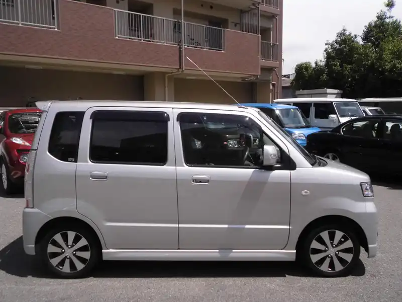 カタログ画像：ＡＺワゴン（AZ-WAGON） カスタムスタイルＴ 2007年5月 CBA-MJ22S 660cc シルキーシルバーメタリック 燃費18.2km / l  外装