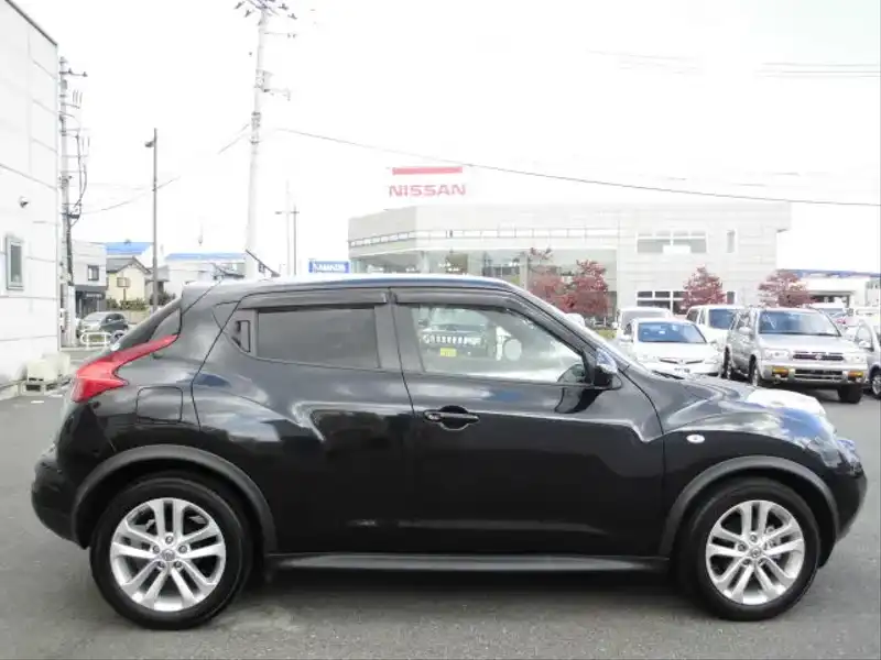 カタログ画像：ジューク（JUKE） １５ＲＸ アーバンセレクション 2011年5月 DBA-YF15 1500cc サファイアブラック（Ｐ） 燃費17.2km / l 外装