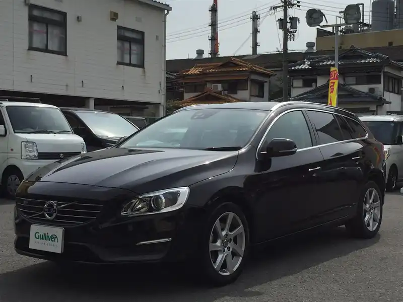 カタログ画像：Ｖ６０（V60） Ｔ４ ＳＥ 2014年2月 DBA-FB4164T 1600cc エンバーブラックメタリックorブラックサファイヤメタリック 燃費13.6km / l 外装