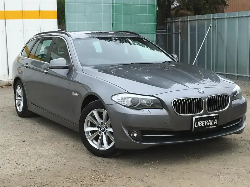 カタログ画像：５シリーズ（5 SERIES） ５２３ｉツーリング ハイラインパッケージ 2010年9月 DBA-MT25 2500cc 燃費10.2km / l メイン（その他）