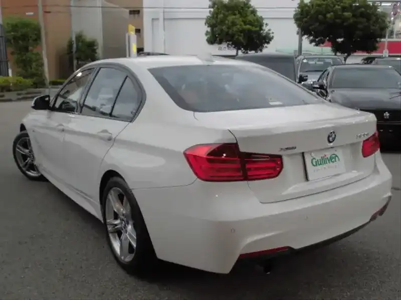 10084791 | カタログ画像：３シリーズ（3 SERIES） ３２０ｉ ｘＤｒｉｖｅ Ｍスポーツ 2013年8月 DBA-3B20 2000cc アルピン・ホワイトⅢ バック