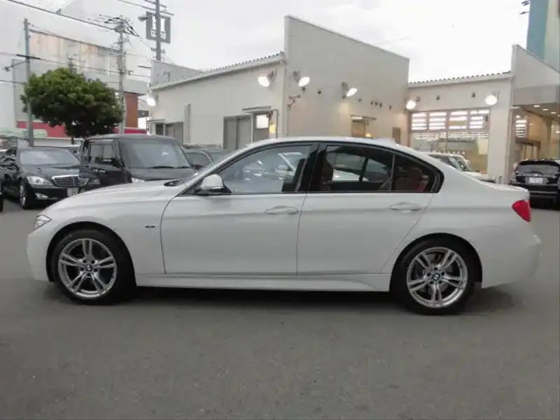 カタログ画像：３シリーズ（3 SERIES） ３２０ｉ ｘＤｒｉｖｅ Ｍスポーツ 2013年8月 DBA-3B20 2000cc アルピン・ホワイトⅢ 燃費15.2km / l 外装