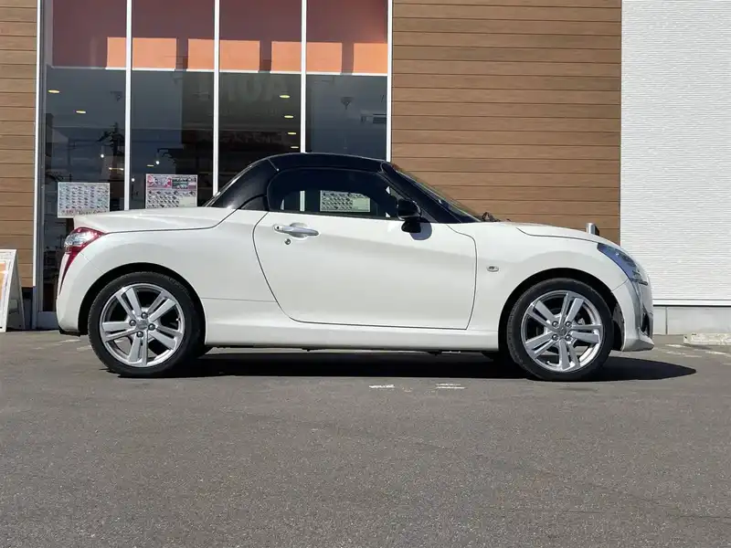 カタログ画像：コペン（COPEN） ローブ 2021年4月 3BA-LA400K 660cc パールホワイトⅢ 燃費18.6km / l バック