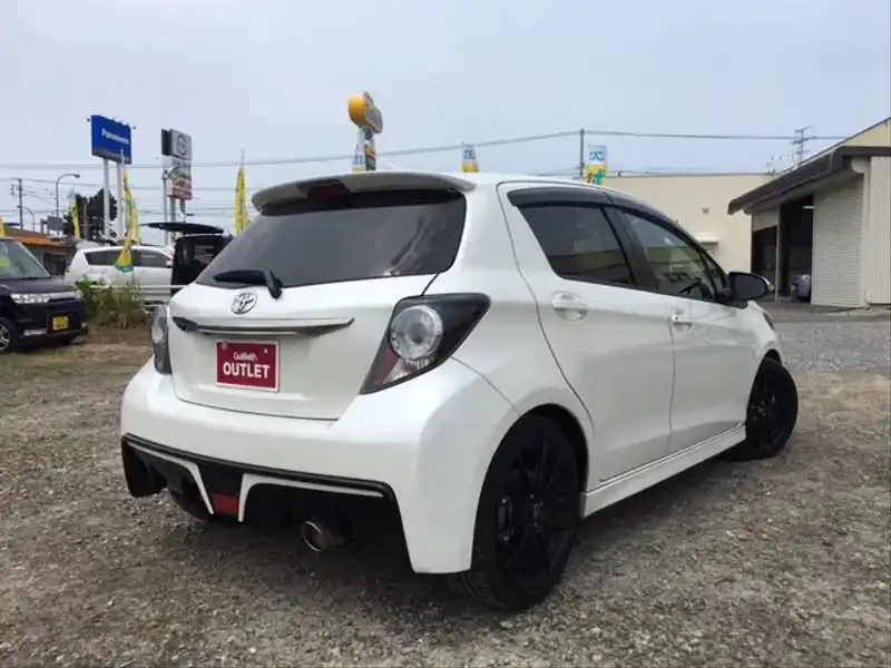 10098212 | カタログ画像：ヴィッツ（VITZ） ＲＳ Ｇ’ｓ 2015年6月 DBA-NCP131 1500cc ホワイトパールクリスタルシャイン 外装