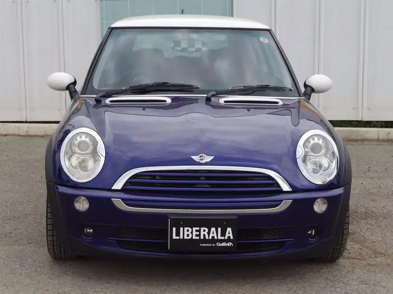 カタログ画像：ＭＩＮＩ（MINI） クーパー 2005年9月 GH-RA16 1600cc ブラック・アイ・パープル（メタリック） 燃費13.4km / l  フロント