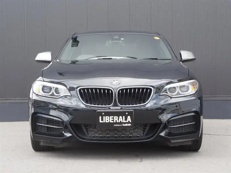 カタログ画像：２シリーズ（2 SERIES） Ｍ２３５ｉクーペ 2014年6月 DBA-1J30 3000cc ブラック・サファイア（メタリック・カラー） 燃費12.0km / l フロント