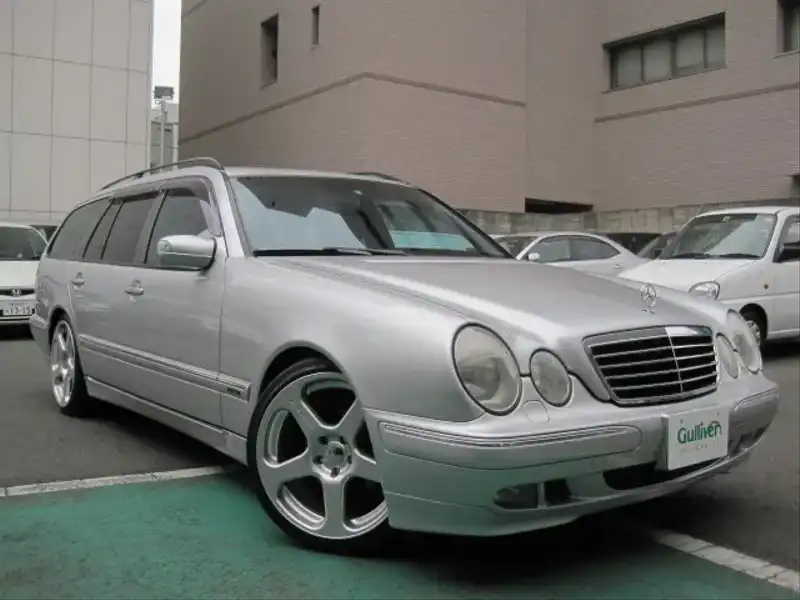 カタログ画像：Ｅクラスステーションワゴン（E-CLASS STATIONWAGON） Ｅ２４０ ステーションワゴン アバンギャルドリミテッド 2001年12月 GF-210262 2600cc ブリリアントシルバー 燃費8.9km / l  メイン