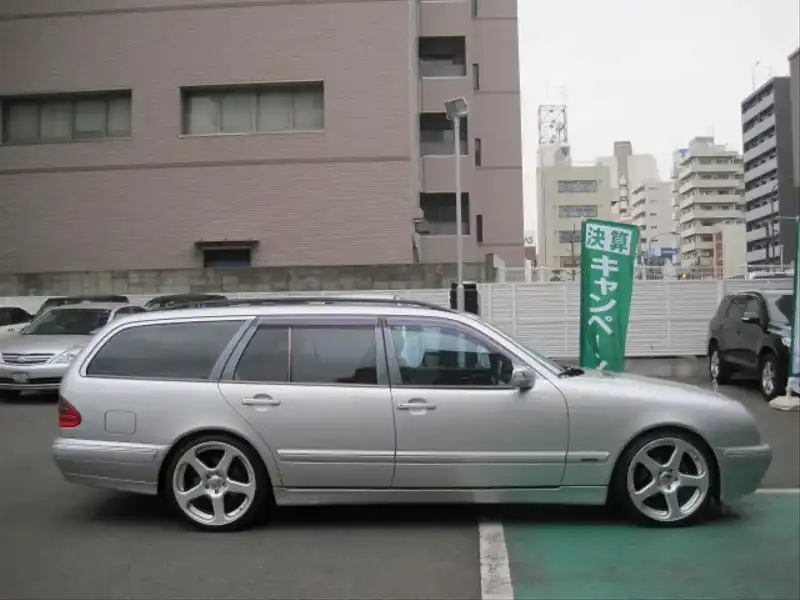 カタログ画像：Ｅクラスステーションワゴン（E-CLASS STATIONWAGON） Ｅ２４０ ステーションワゴン アバンギャルドリミテッド 2001年12月 GF-210262 2600cc ブリリアントシルバー 燃費8.9km / l  外装