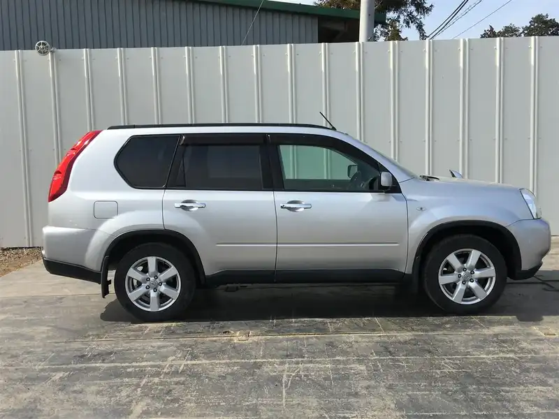 カタログ画像：エクストレイル（X-TRAIL） ２０Ｘtt 2009年12月 DBA-NT31 2000cc ブレードシルバー（Ｍ）orダイヤモンドシルバー（Ｍ） 燃費13.2km / l  外装