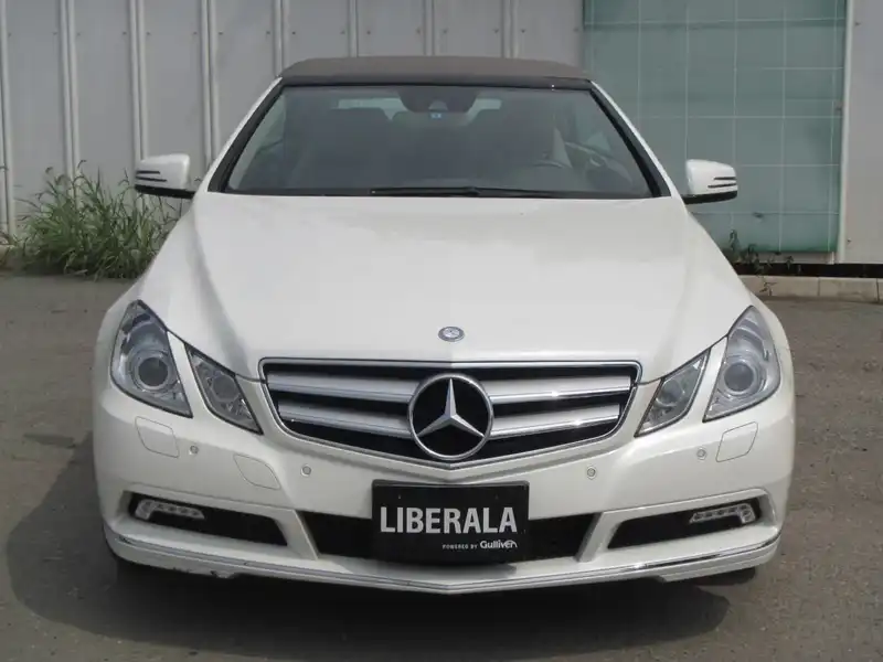 カタログ画像：Ｅクラス（E-CLASS） Ｅ３５０ カブリオレ 2010年4月 DBA-207456 3500cc カルサイトホワイト（Ｓ） 燃費9.1km / l  フロント