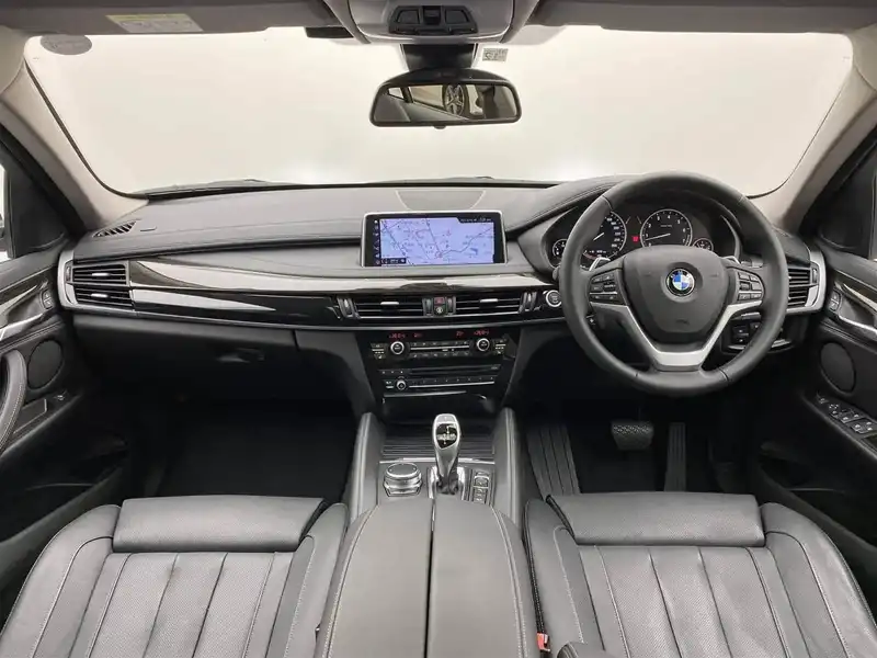 カタログ画像：Ｘ６（X6） ｘＤｒｉｖｅ ３５ｉ 2018年1月 DBA-KU30S 3000cc ミネラル・ホワイト（メタリック・カラー） 燃費10.3km / l 内装