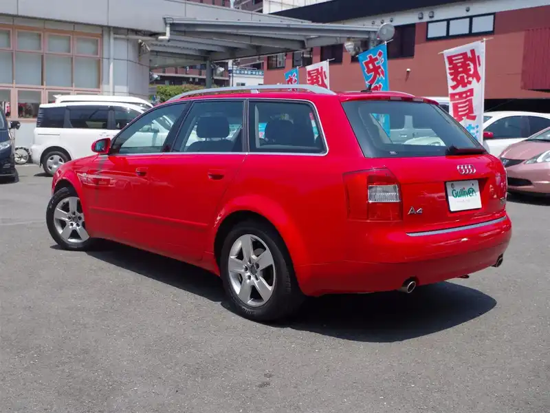 カタログ画像：Ａ４アバント（A4 AVANT） ３．０クワトロＳＥ 2004年2月 GH-8EASNF 3000cc ブリリアントレッド 燃費8.2km / l  バック