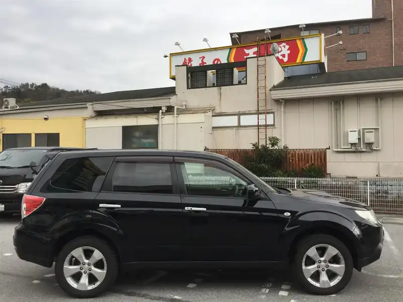 カタログ画像：フォレスター（FORESTER） ２．０ＸＴ 2009年1月 CBA-SH5 2000cc オブシディアンブラック・パール 燃費13.0km / l  外装