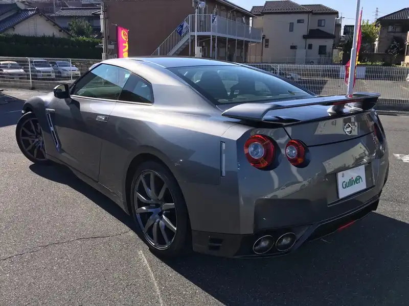 カタログ画像：ＧＴ－Ｒ（GT-R） ＧＴ－Ｒ ブラックエディション 2013年12月 DBA-R35 3800cc ダークメタルグレー（Ｍ） 燃費8.7km / l バック