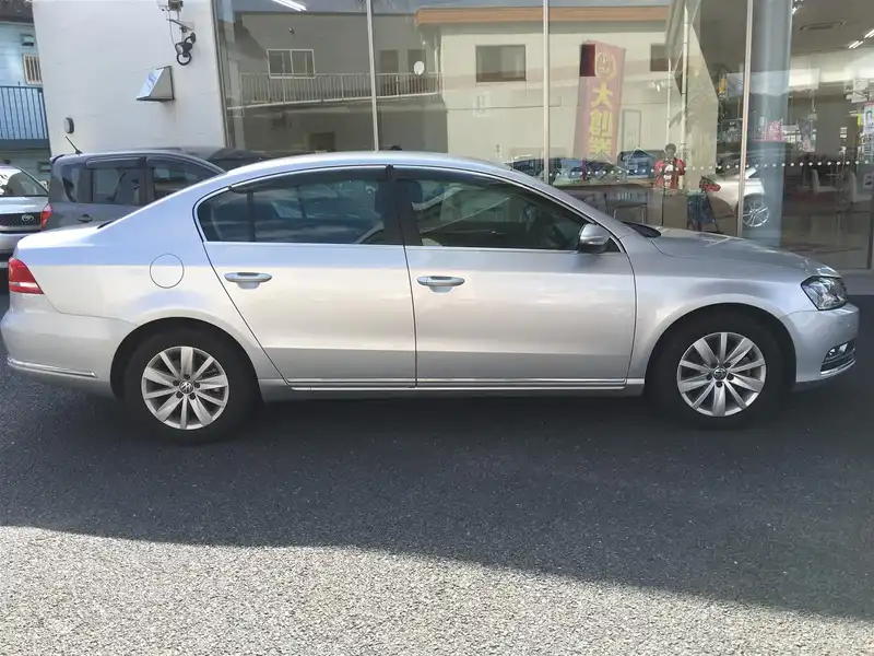 カタログ画像：パサート（PASSAT） ＴＳＩコンフォートラインブルーモーションテクノロジー 2014年4月 DBA-3CCAX 1400cc リフレックスシルバーメタリック 燃費17.6km / l 外装