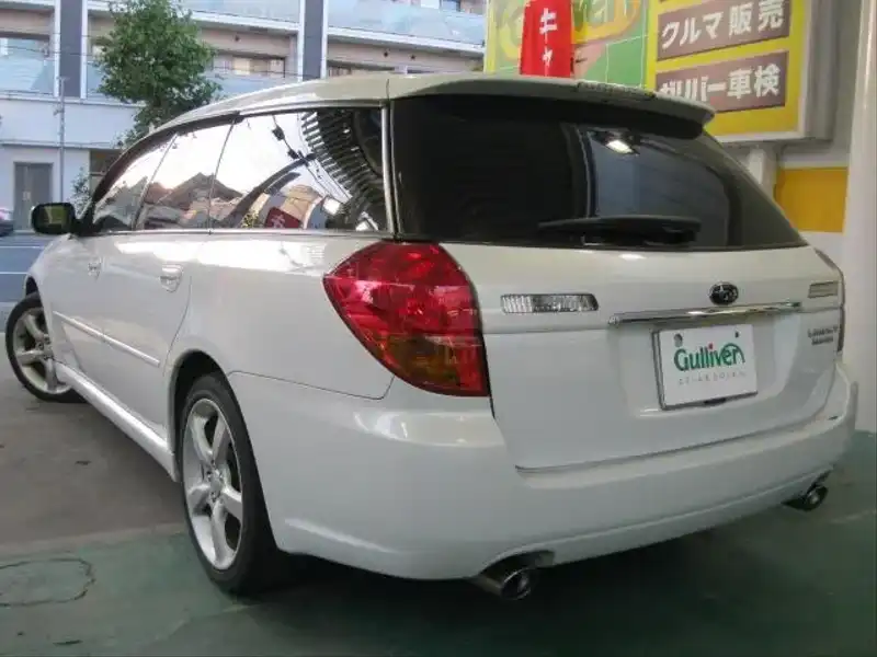 カタログ画像：レガシィツーリングワゴン（LEGACY TOURING WAGON） ２．０Ｒ Ｂスポーツ 2006年5月 TA-BP5 2000cc サテンホワイト・パール 燃費13.0km / l  バック