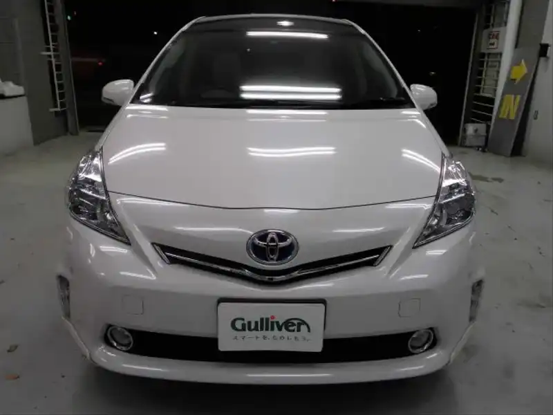 カタログ画像：プリウスα（PRIUS ALPHA） Ｇツーリングセレクション・スカイライトパッケージ 2011年5月 DAA-ZVW40W 1800cc ホワイトパールクリスタルシャイン 燃費26.2km / l フロント