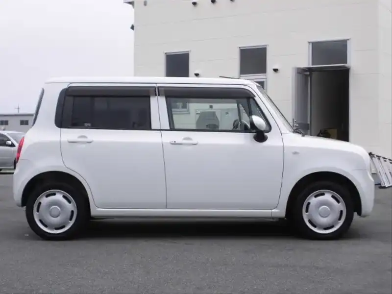 カタログ画像：アルトラパン（ALTO LAPIN） Ｇ 2009年10月 DBA-HE22S 660cc パールホワイト 燃費22.6km / l 外装