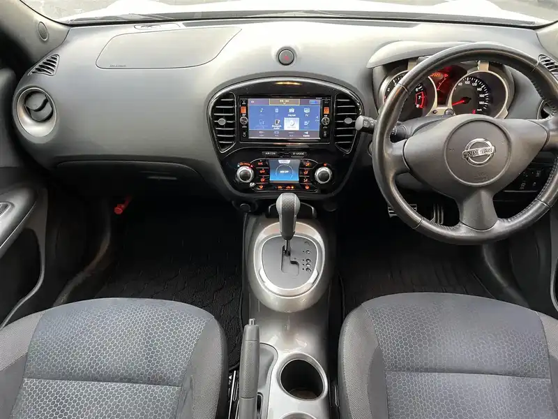 カタログ画像：ジューク（JUKE） １６ＧＴ パーソナライゼーション 2015年11月 CBA-F15 1600cc ブリリアントシルバー（Ｍ） 燃費14.2km / l 内装