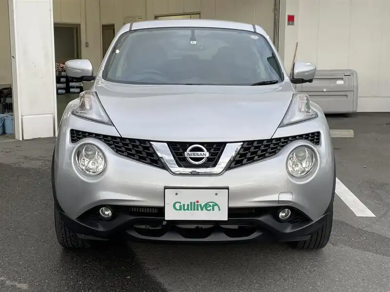 カタログ画像：ジューク（JUKE） １６ＧＴ パーソナライゼーション 2015年11月 CBA-F15 1600cc ブリリアントシルバー（Ｍ） 燃費14.2km / l フロント