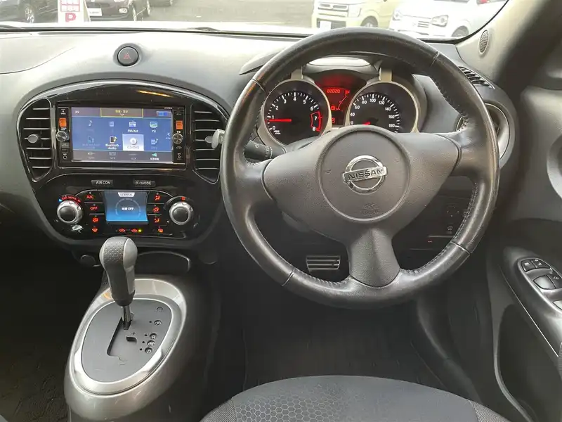 カタログ画像：ジューク（JUKE） １６ＧＴ パーソナライゼーション 2015年11月 CBA-F15 1600cc ブリリアントシルバー（Ｍ） 燃費14.2km / l 内装