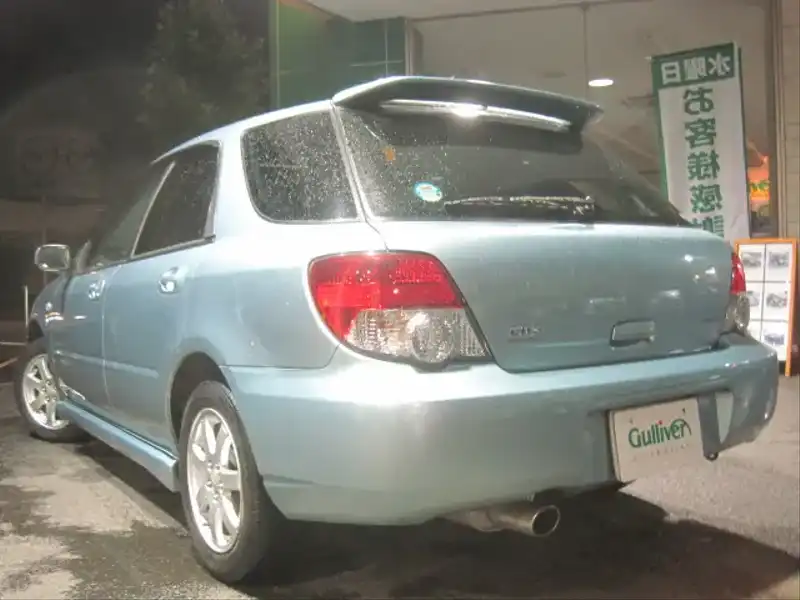 カタログ画像：インプレッサスポーツワゴン（IMPREZA SPORTS WAGON） ２０Ｓ 2003年9月 TA-GG9 2000cc アイスブルー・メタリック 燃費12.2km / l  バック