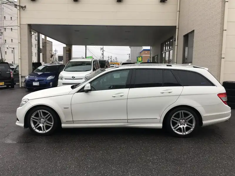 カタログ画像：Ｃクラスステーションワゴン（C-CLASS STATIONWAGON） Ｃ２００コンプレッサー ステーションワゴン アバンギャルド 2008年4月 DBA-204241 1800cc カルサイトホワイト 燃費11.2km / l  外装