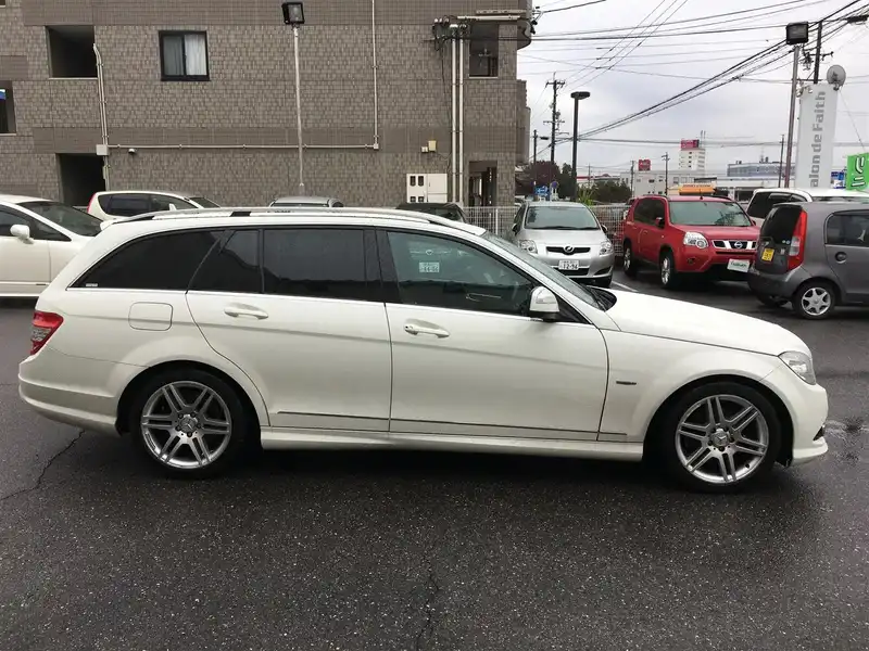 カタログ画像：Ｃクラスステーションワゴン（C-CLASS STATIONWAGON） Ｃ２００コンプレッサー ステーションワゴン アバンギャルド 2008年7月 DBA-204241 1800cc カルサイトホワイト 燃費11.2km / l  外装