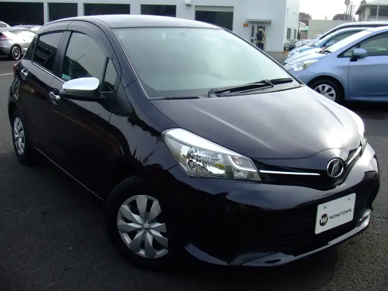 カタログ画像：ヴィッツ（VITZ） ジュエラ スマートストップパッケージ 2015年6月 DBA-KSP130 1000cc 燃費24.0km / l メイン