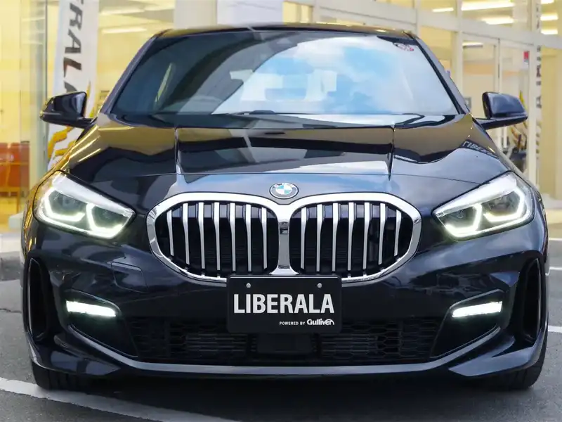 カタログ画像：１シリーズ（1 SERIES） １１８ｉ Ｍスポーツ 2020年8月 3BA-7K15 1500cc ブラック・サファイア（メタリック・カラー） 燃費13.7km / l フロント