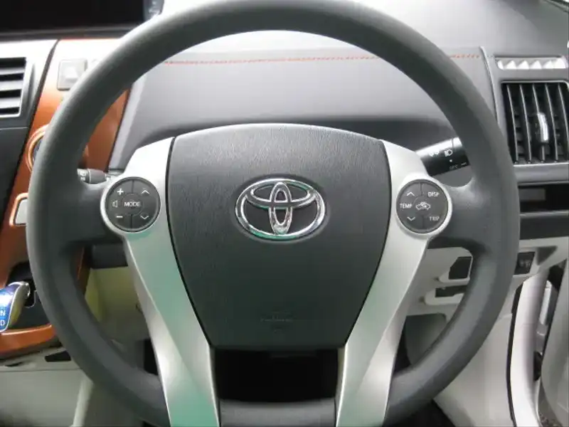 カタログ画像：プリウスα（PRIUS ALPHA） Ｓ Ｌセレクション 2011年5月 DAA-ZVW41W 1800cc ホワイトパールクリスタルシャイン 燃費26.2km / l 内装