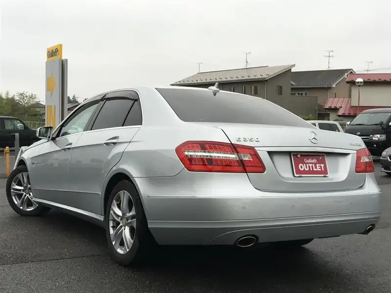 カタログ画像：Ｅクラス（E-CLASS） Ｅ３５０ ブルーテック アバンギャルド 2010年8月 LDA-212024C 3000cc パラジウムシルバー（Ｍ）orイリジウムシルバー（Ｍ） 燃費12.4km / l バック