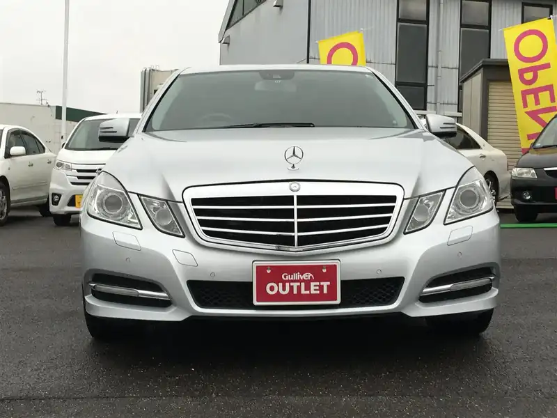 カタログ画像：Ｅクラス（E-CLASS） Ｅ３５０ ブルーテック アバンギャルド 2010年8月 LDA-212024C 3000cc パラジウムシルバー（Ｍ）orイリジウムシルバー（Ｍ） 燃費12.4km / l フロント