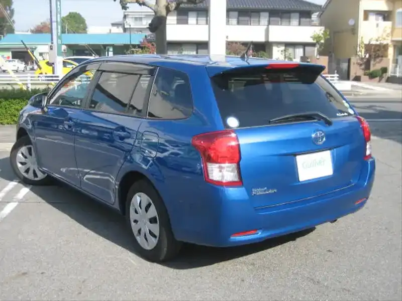 カタログ画像：カローラフィールダー（COROLLA FIELDER） １．５Ｘ 2012年6月 DBA-NZE161G 1500cc ブルーメタリック 燃費19.6km / l バック